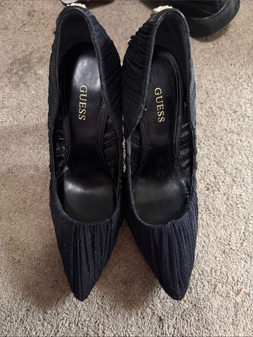 GUESS Black Pointed-Toe Ruched Pumps